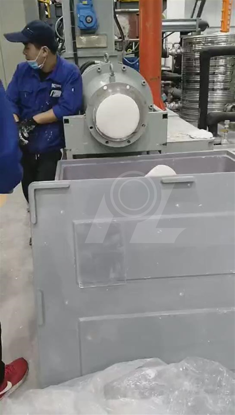 2，上料，捏合精煉